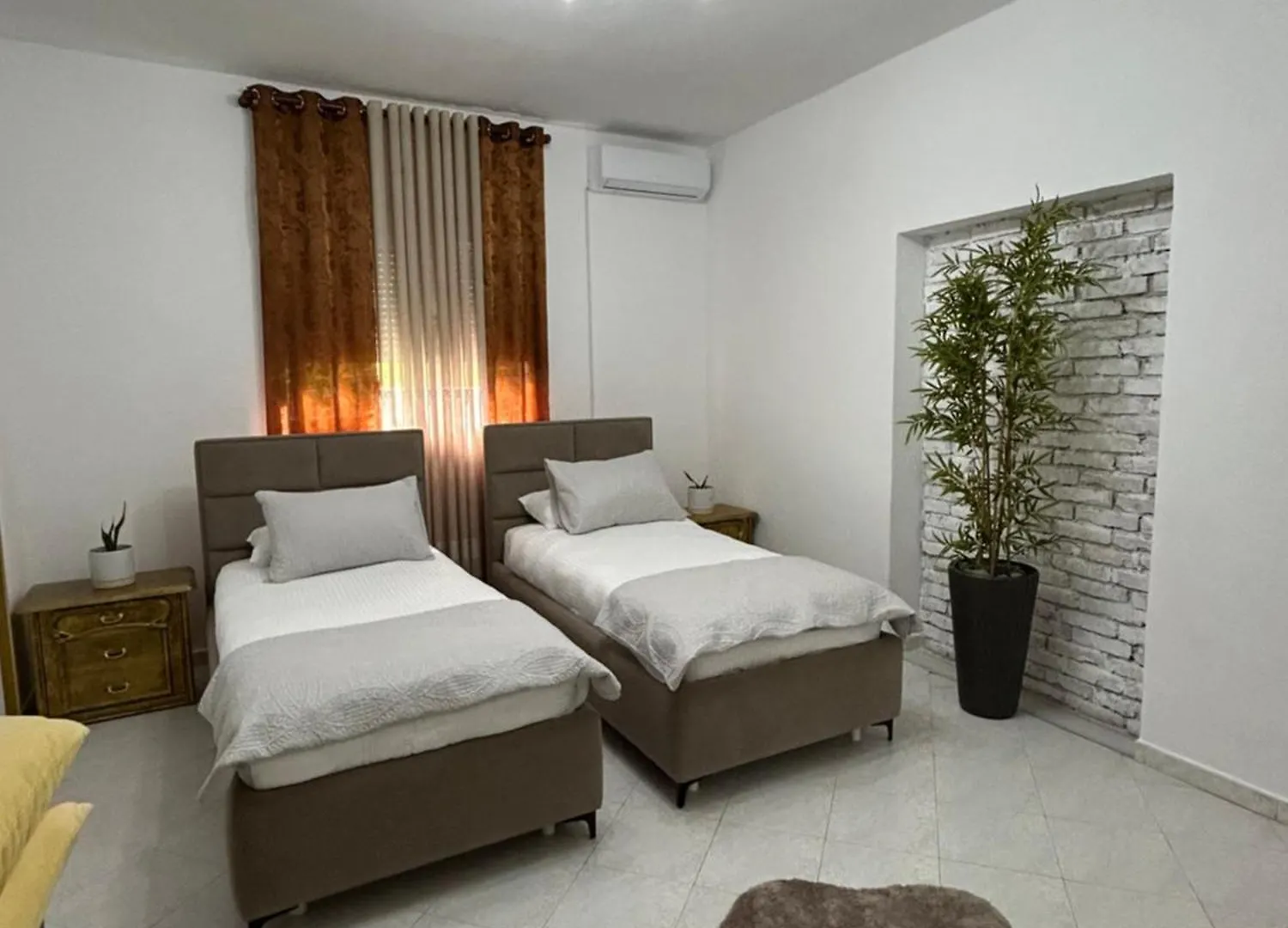 Vila Kurti Vlore 0*,  Albania