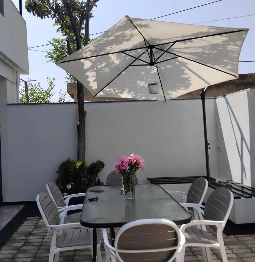 Vila Kurti Vlorë 0*,  Albania